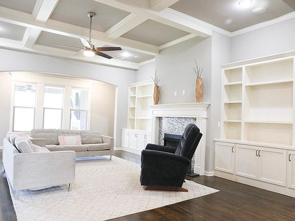 Beautiful Built-ins in the Living Room