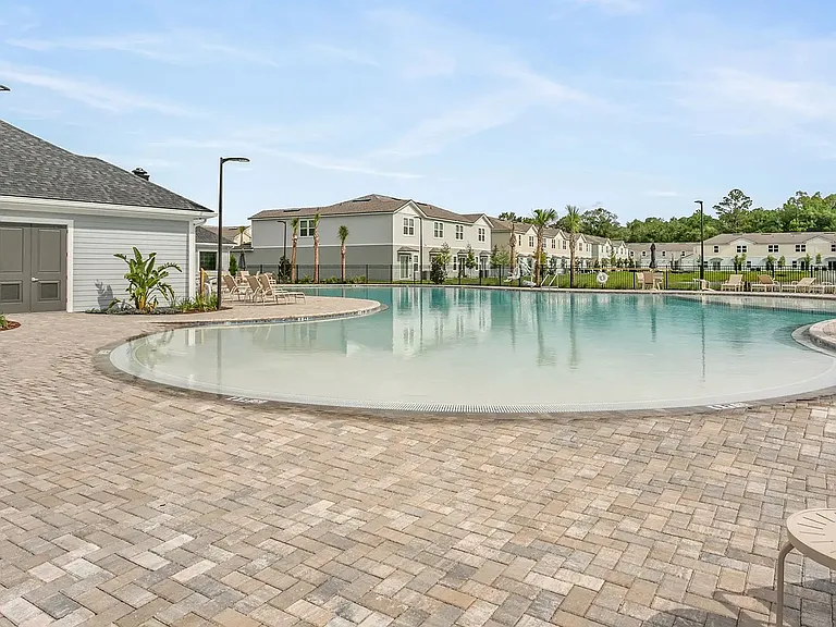 240 Pasadena Dr — Photo 29