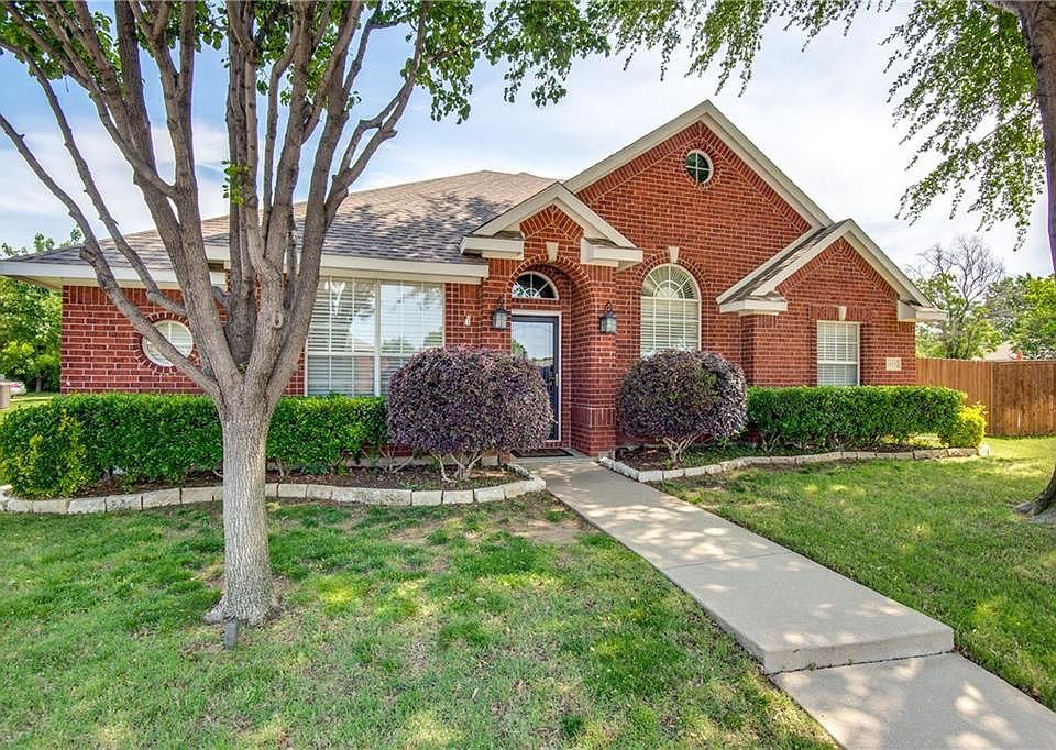 1st image of 1613 Castle Rock Ct