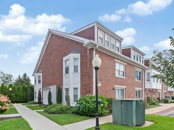 156 Quincy Shore Dr Unit 72, Quincy, MA 02171