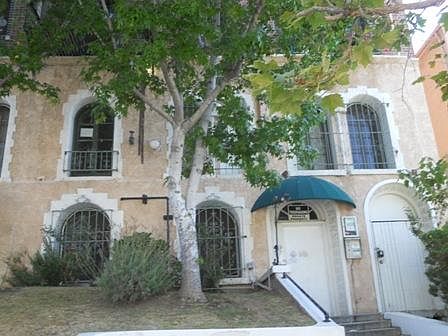 1st image of 318 N Mariposa Ave