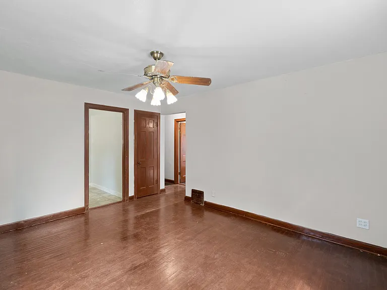 7007 Paisley Dr — Photo 4