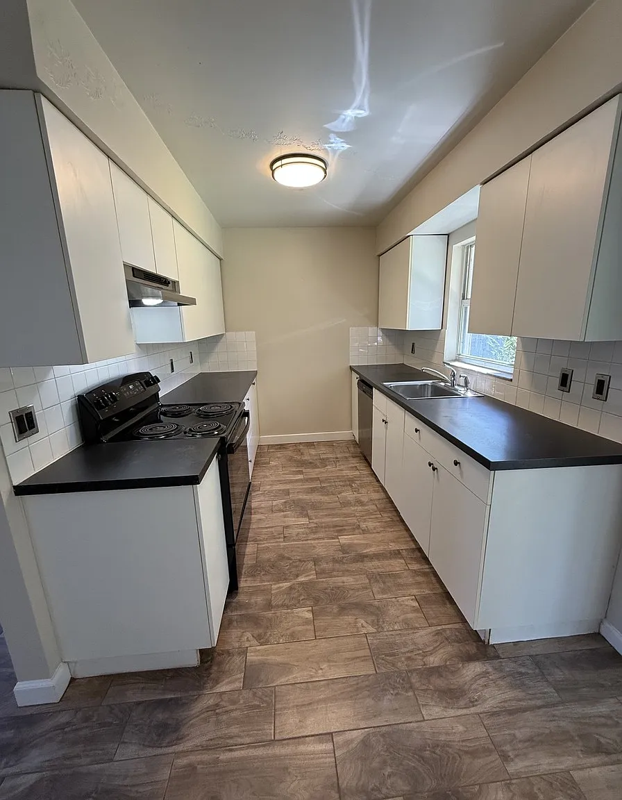 3 Bedroom, 2 Bath, Garage- Remodeled throughout! — Photo 4