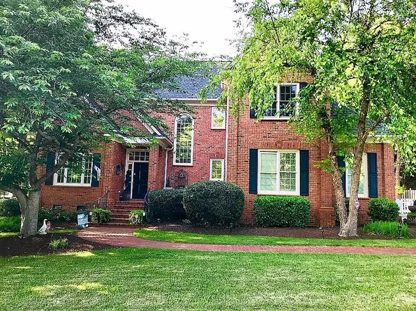 1400 Regents Park Ln, Greensboro, NC 27455