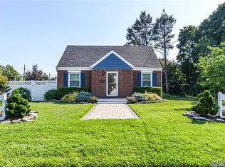 81 Evergreen Ave, Bethpage, NY 11714