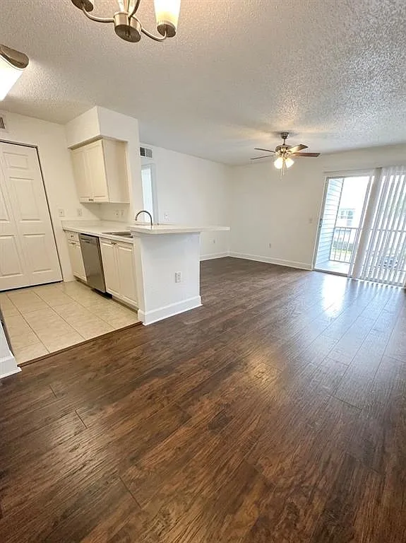 2 bed, 2.0 bath, 1103 sqft, $1,640 — Photo 4