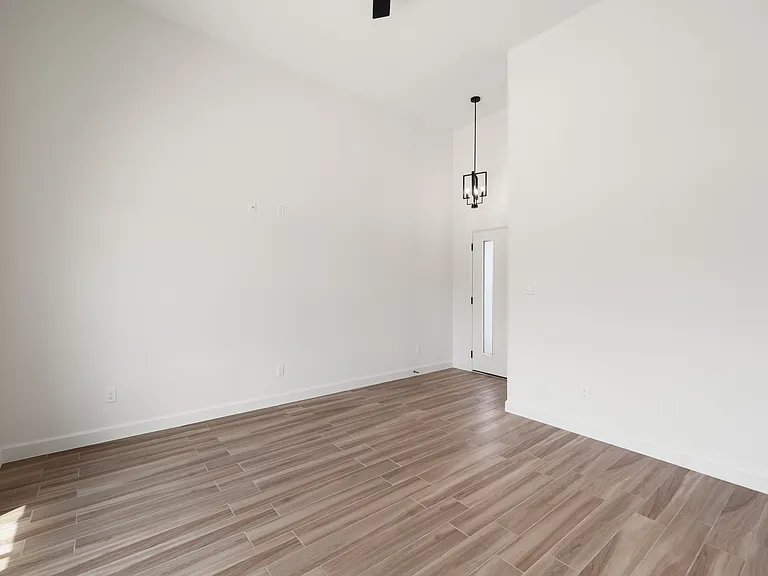 3601 Hidalgo Cir #B — Photo 14
