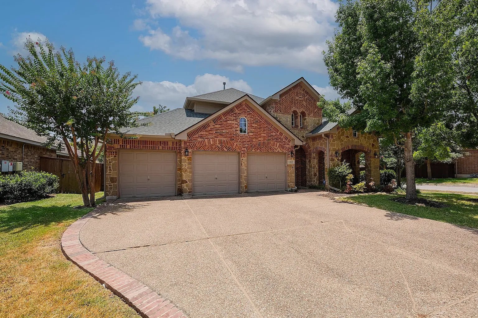 4 bed, 2850 sqft, $2,594 — Photo 2