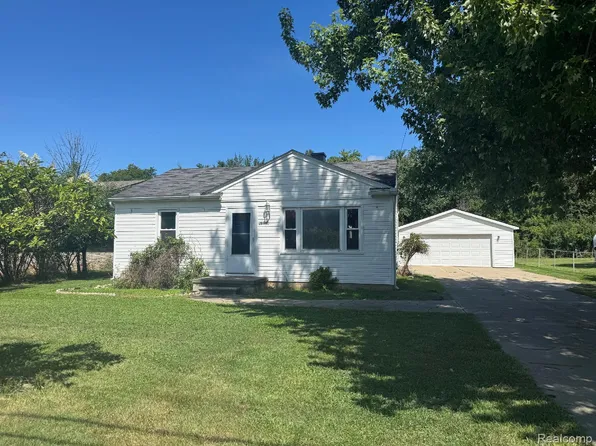 28860 Grayfield Dr, Farmington Hills, MI 48336