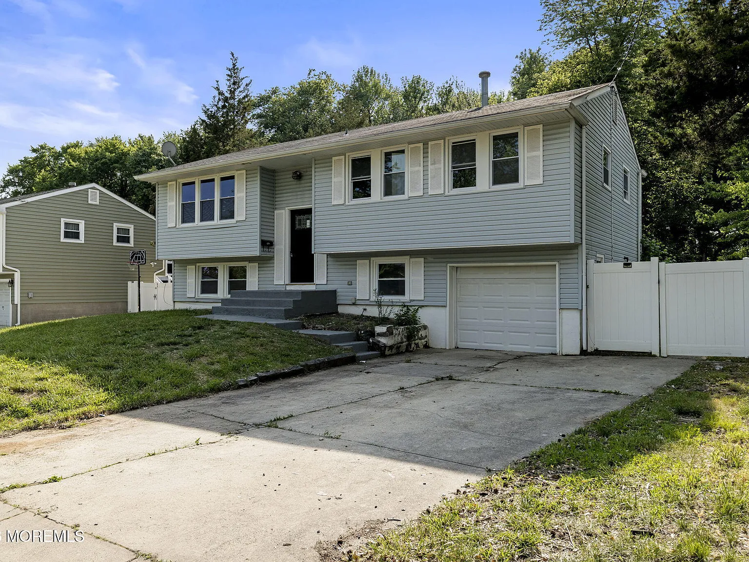 5 bed, 1666 sqft, $5,000 — Photo 2