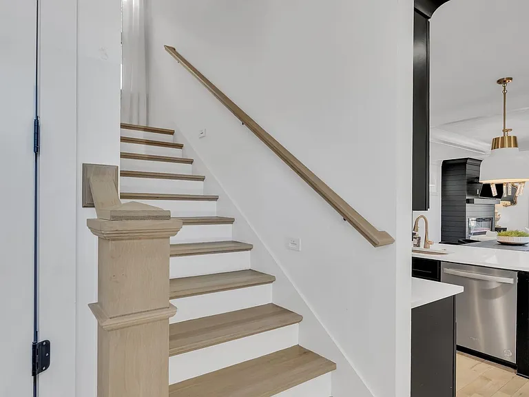 611B James Ave — Photo 22