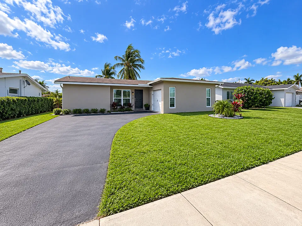 11430 NW 39th St