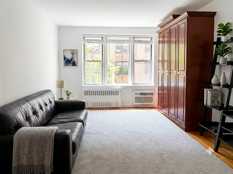 311 E 75th St #3D — Photo 5