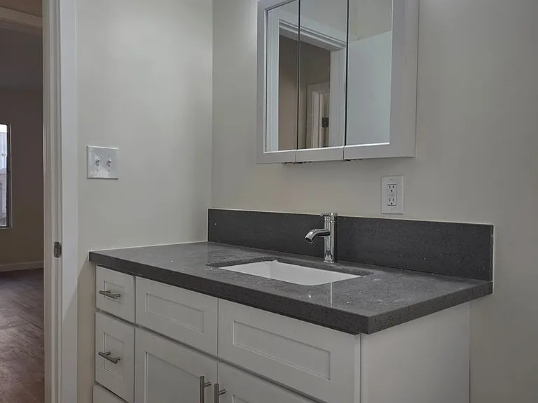 506 Ocean Park Blvd — Photo 7