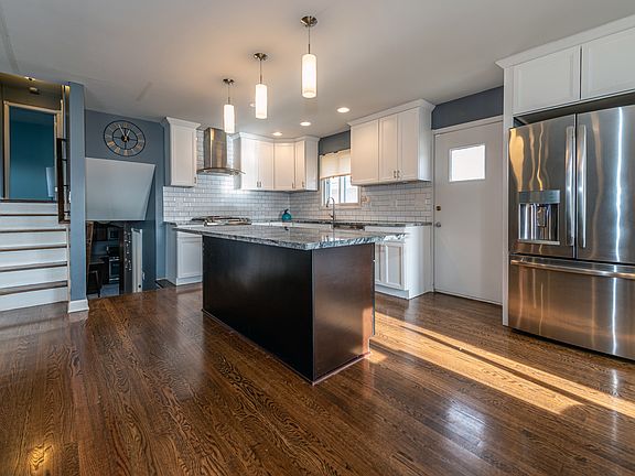 5th image of 613 Sarah Dr