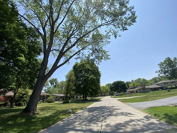 5th image of 28500 Lincolnview Dr
