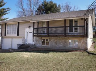 828 Garonne Dr, Ballwin, MO 63021