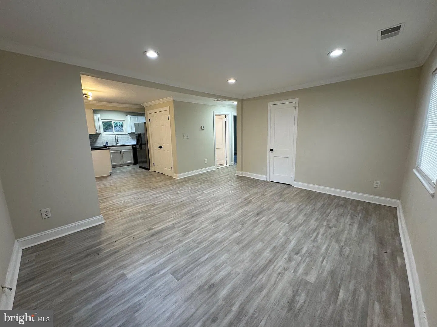 3 bed, 1.0 bath, 828 sqft, $2,450 — Photo 3