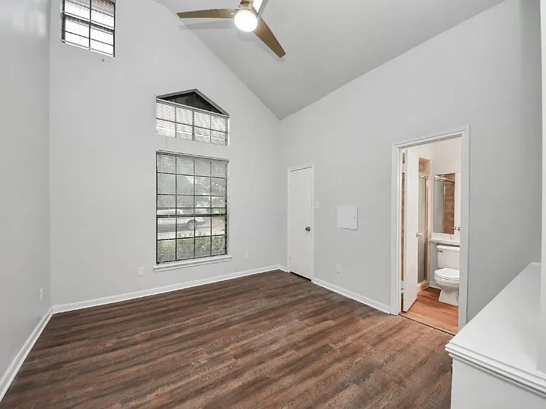 1023 Oyster Bay Dr — Photo 12