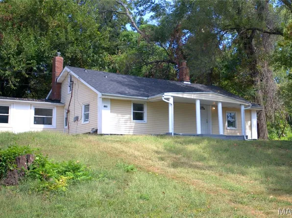 441 Bluff Dr, Saint Louis, MO 63137