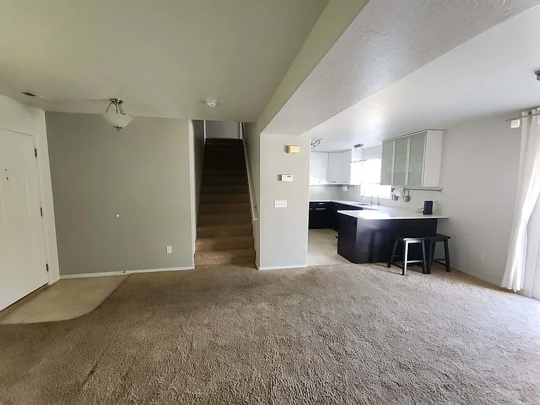 209 E Interlochen Ln — Photo 10