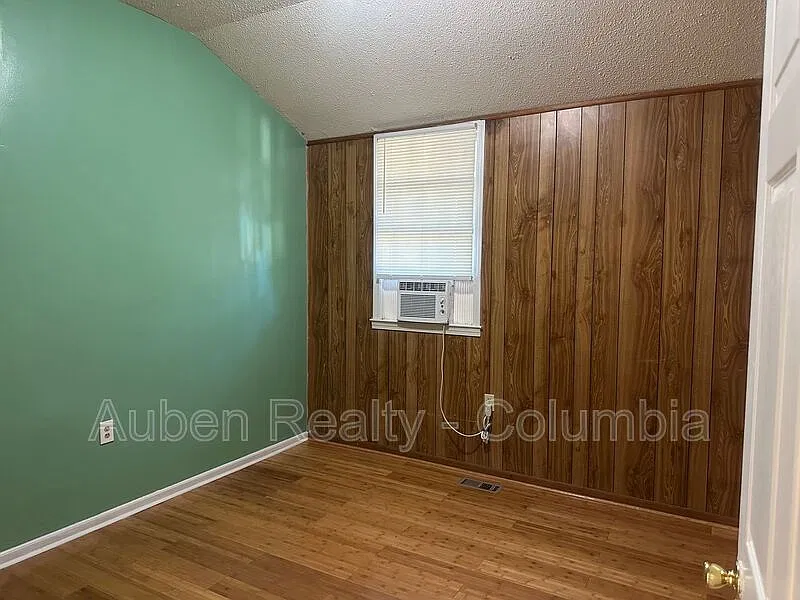2 bed, 1.0 bath, 858 sqft, $950 — Photo 4