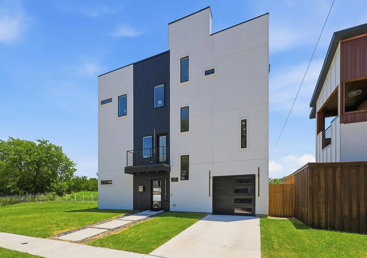 Modern West Dallas Home with Rooftop Views Near Downtown - Fully Furnished Optional — Photo 4