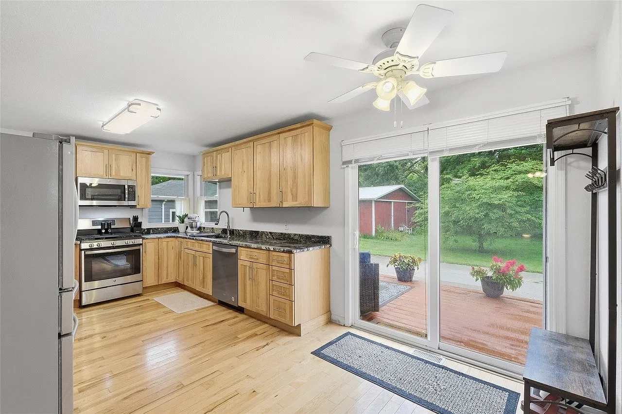 1 bed, 1.0 bath, 960 sqft, $1,250 — Photo 3