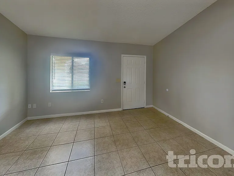 27 Princess Rose Dr — Photo 2