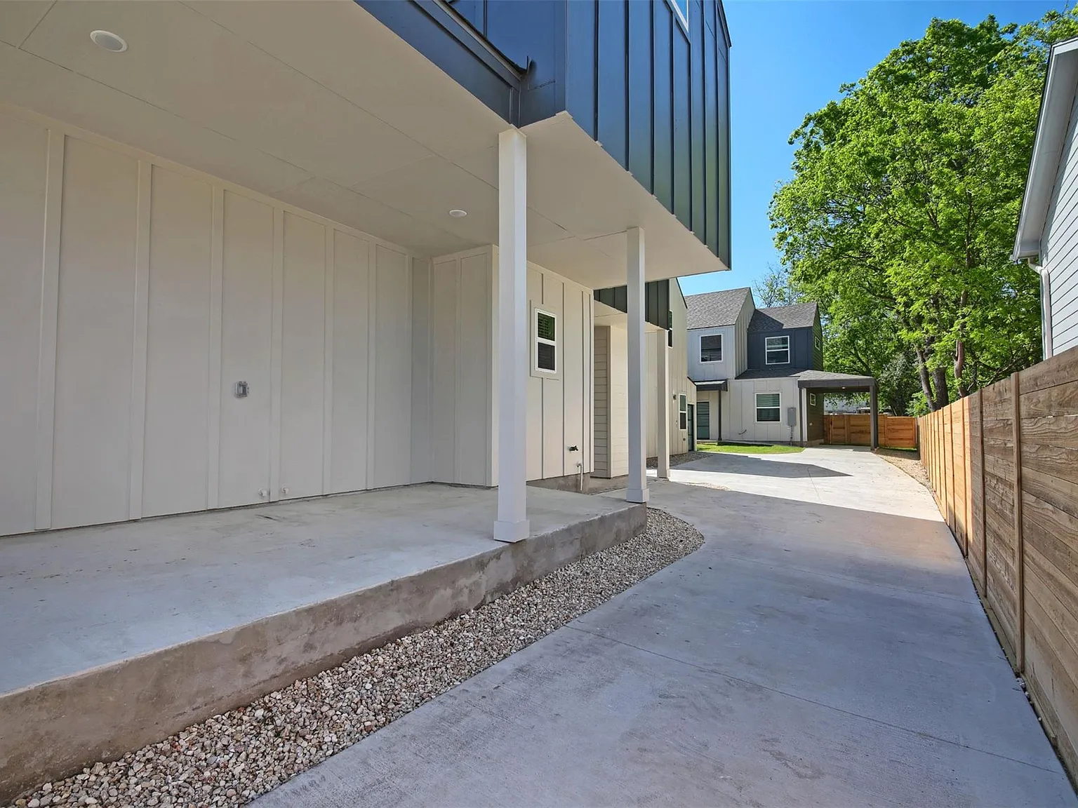 1 bed, 1.5 bath, 686 sqft, $1,650 — Photo 2
