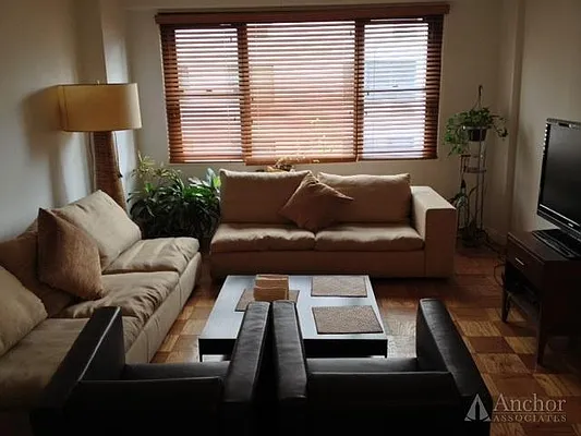 Rented by Anchor Associates | media 25