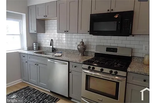 2965 Yorkway Photo 1