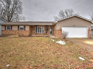 4460 N Adams Dr, Decatur, IL 62526