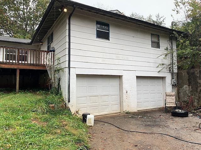 2nd image of 2907 Grove Rd