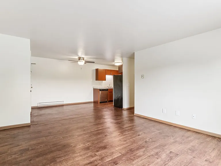 Woodfield Heights Apartments — Photo 40