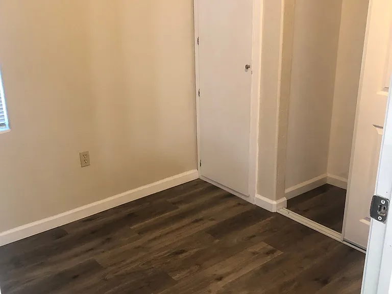 1126 Toomes Ave — Photo 6
