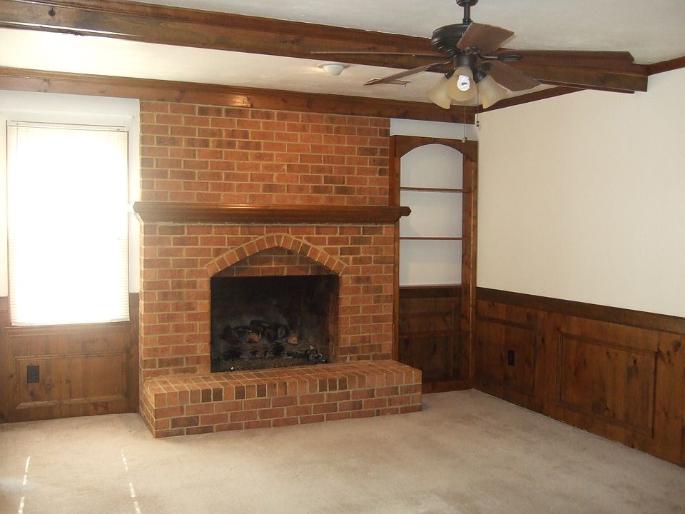 Greatroom with Gas Log Fireplace