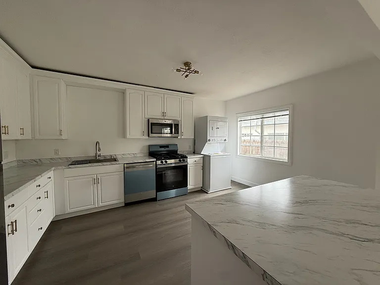 127 W 5th Ave #A — Photo 10