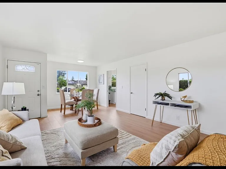 1070 Arroyo Seco Dr — Photo 2