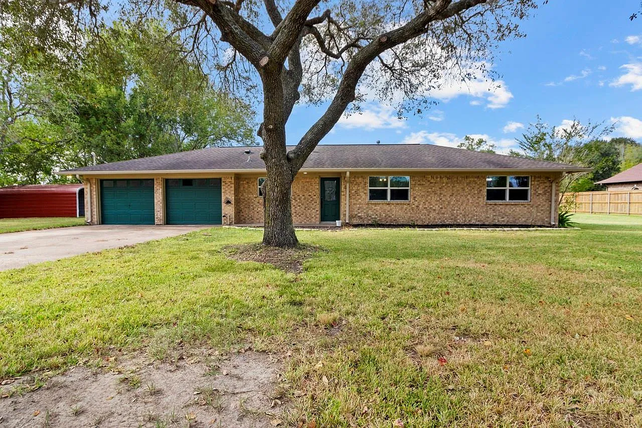 3 bed, 2.0 bath, 1230 sqft, $2,350 — Photo 1