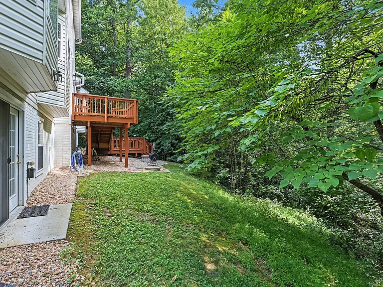 24 Crestwood Ln — Photo 26