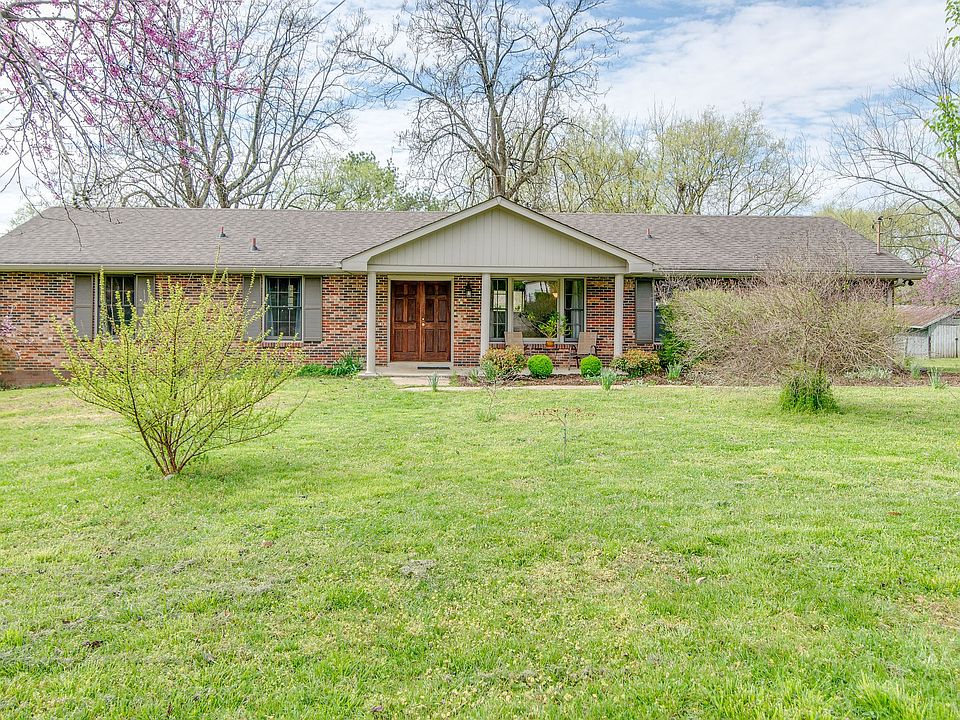 1st image of 224 Maplewood Trce