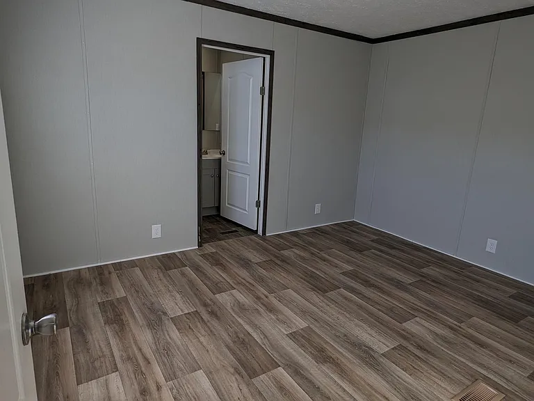 154 Callaway Ln — Photo 32