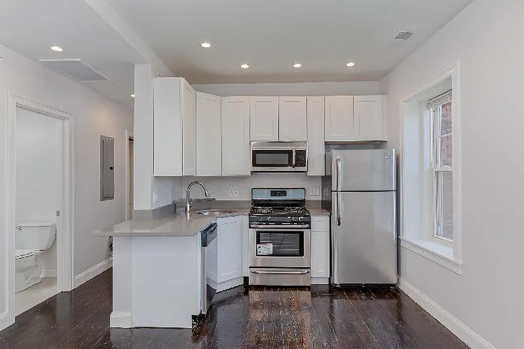 4 bed, $7,500 — Photo 1