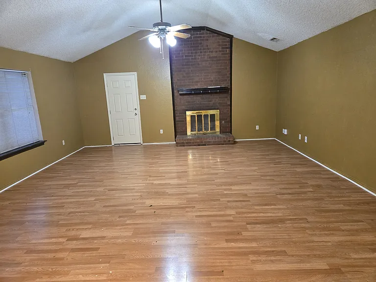 313 Bryant Ln — Photo 9
