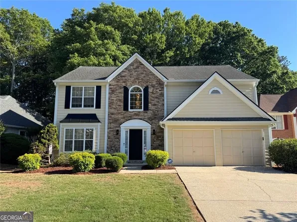 1075 Hidden Pond Ln, Roswell, GA 30075