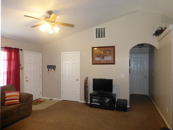5th image of 952 Caswell Ave W