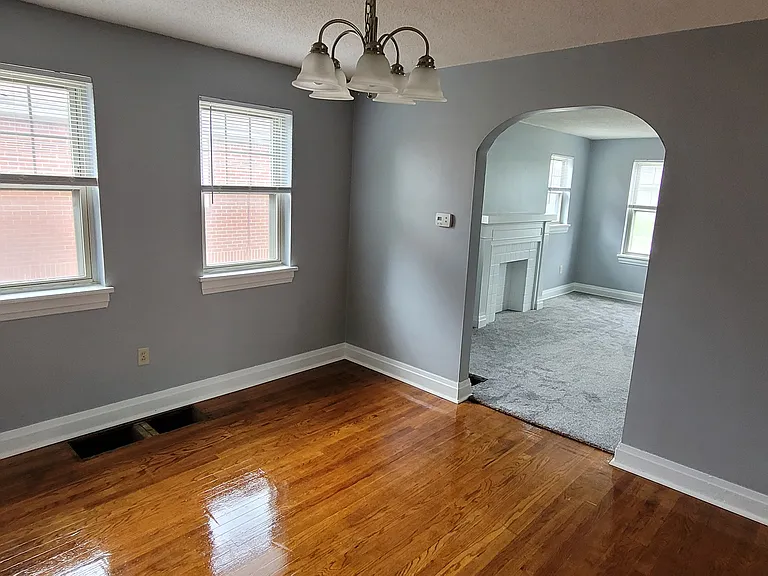 814 W 34th St — Photo 10