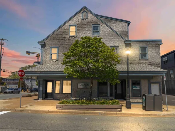 71/75 Portland St, Halifax, NS B2Y 1H6