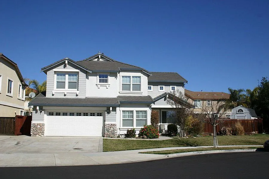 1329 Katherine Ct photo 1